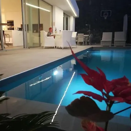 Sabina In Callao Salvaje