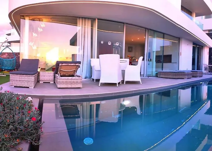 Sabina In Callao Salvaje